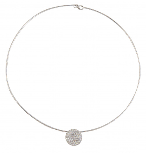 Collar con disco cuajado de brillantes con perfil cóncavo, 