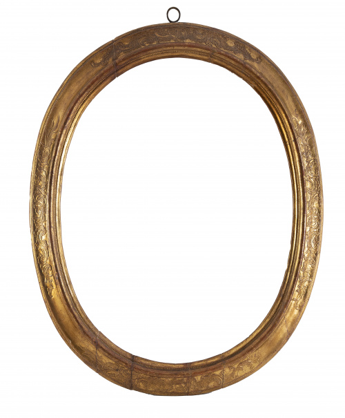 Marco oval en madera tallada y dorada, decorado con rocalla