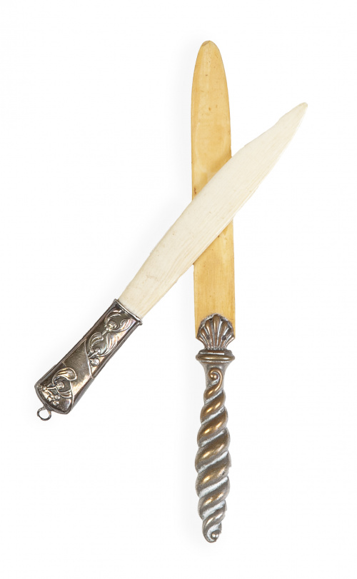 Lote de punto de libro y abrecartas hueso y metal.pp. del