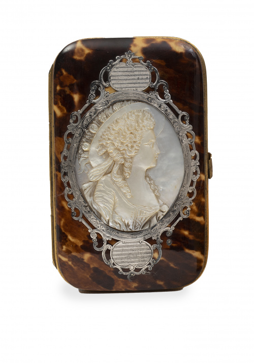 Carné de baile-monedero en carey, plata y nácar con perfil 