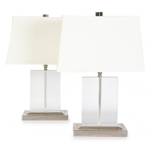 Pareja de lámparas de metacrilato y metal con pantalla tron