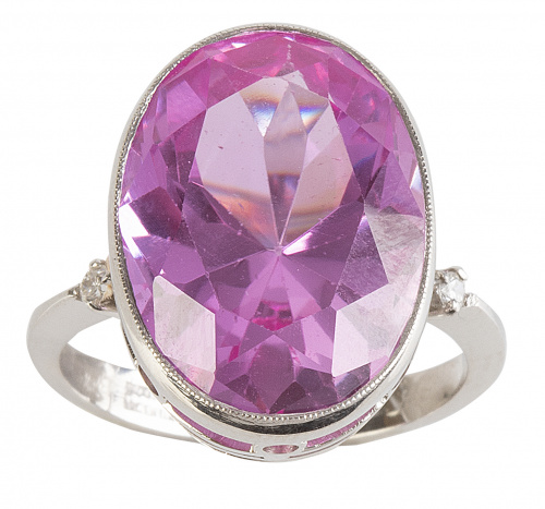 Sortija oval con rosa de Francia flanqueda por dos brillant