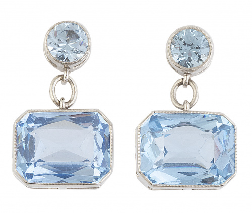 Pendientes largos con aguamarinas sintéticas de talla redon