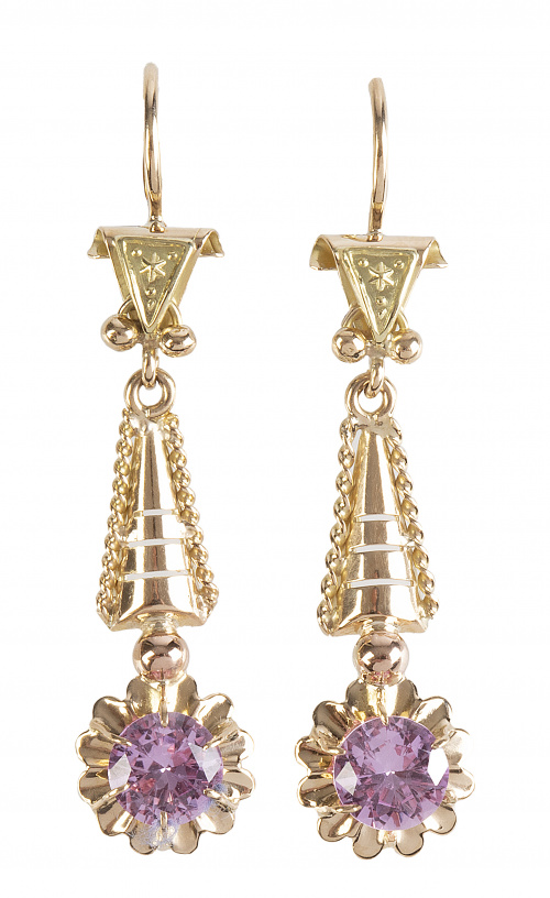 Pendientes largos años 40 con pieza triangular de la que pe
