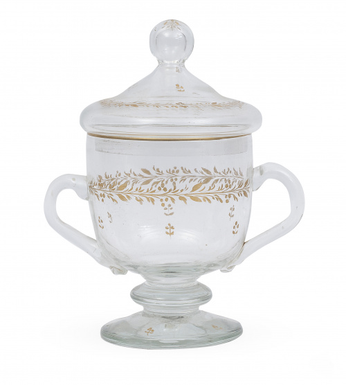 Compotera con dos asas y tapa de vidrio incoloro con decora