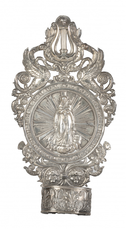 Benditera fernandina de plata en su color, con dos cisnes c