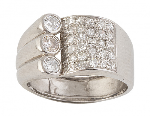 Sortija chevalier de brillantes con diseño asimétrico, con 