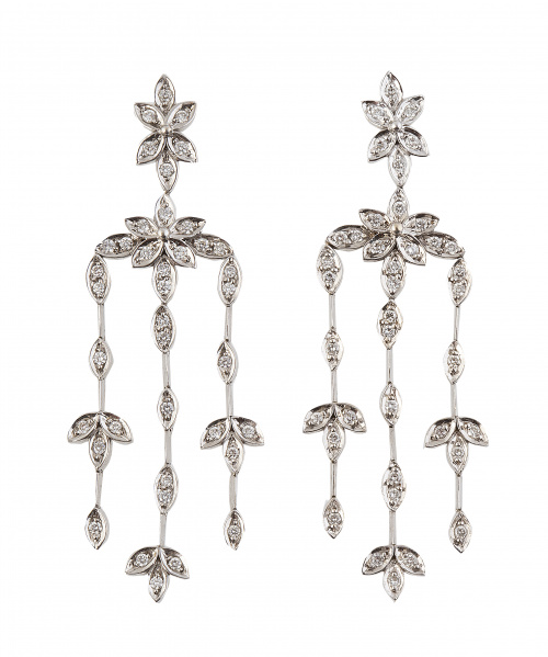 Pendientes largos de flores de brillantes con tres barritas