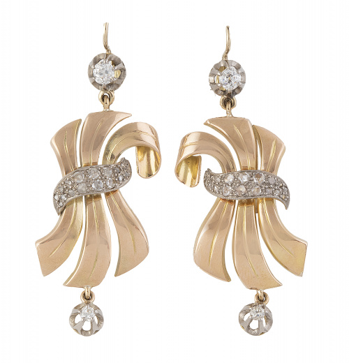 Pendientes largos años 40 con brillantes y cintas onduladas