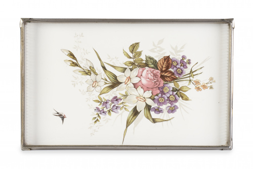 Bandeja de loza con decoración de flores y ave y borde de e