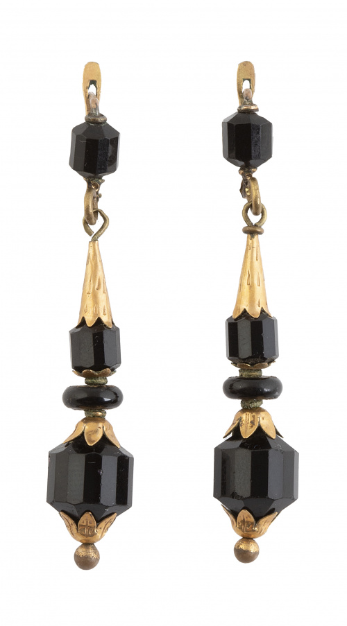Pendientes largos de pp. S. XX con ónix facetado en piezas 
