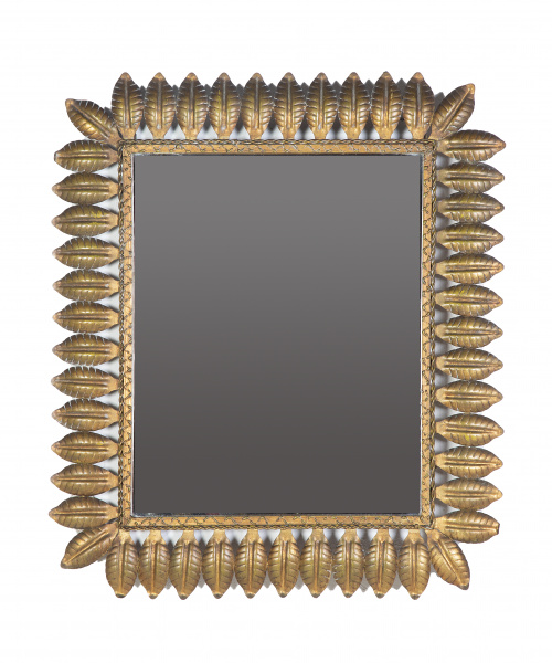 Espejo rectangular de metal decorado con hojas en dorado.