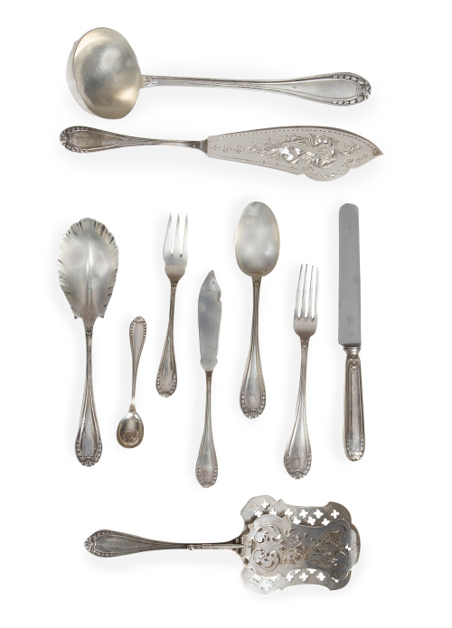 Cubertería de plata y plata vermeille. Con marcas.Matilde