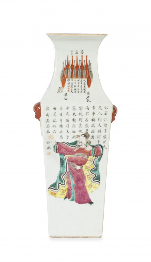 Jarrón de porcelana esmaltada decorado con personajes y car