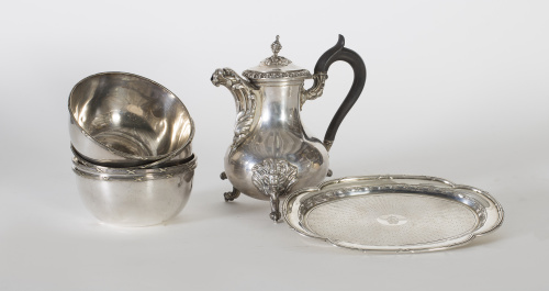 Juego de cuatro lavafrutas de plata con  cenefa decorativa 