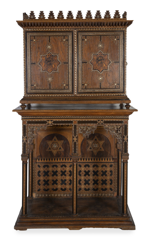 Escritorio neomudéjar con marquetería geométrica formado es