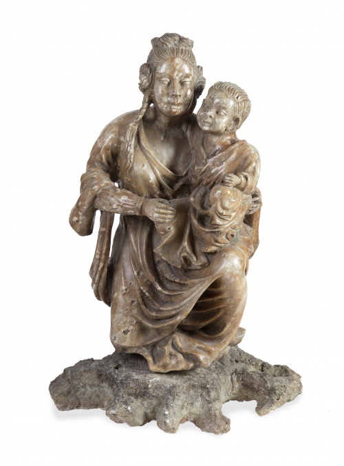 “Anciana con niño”.Escultura en alabastro tallado.China,