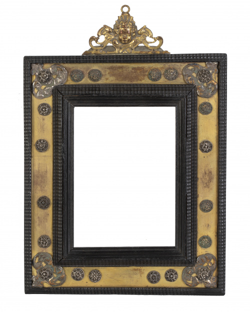 Marco de espejo de madera ebonizada y metal dorado con apli