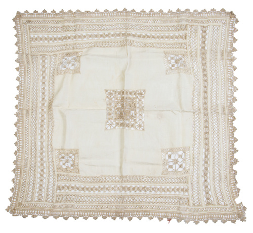 Tapete de encaje de estilo veneciano en hilo blanco a la ag