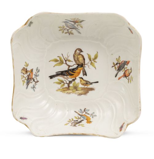 Cuenco de porcelana esmaltada, decorado con aves e insectos