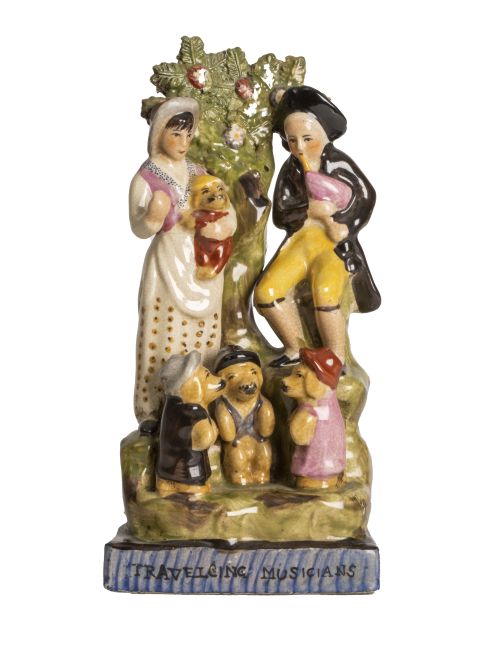 "Travelling musicians".Grupo de loza esmaltada.Inglater