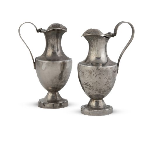 Pareja de vinajeras fernadinas, de plata en su color.Dieg