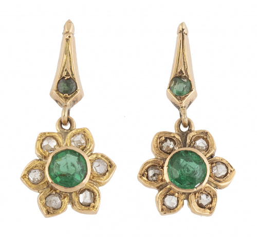 Pendientes largos con flores colgantes de símil de esmerald