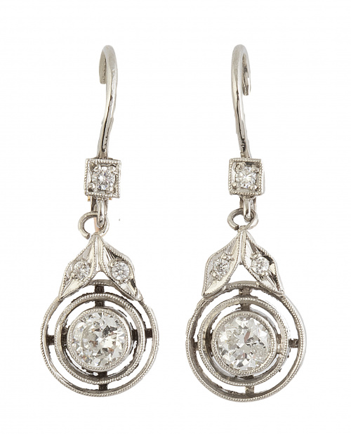 Pendientes largos de pp. S. XX con chatón de brillante colg