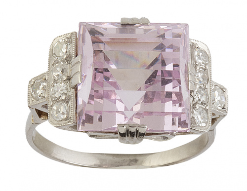 Sortija con morganita central de talla rectangular facetada