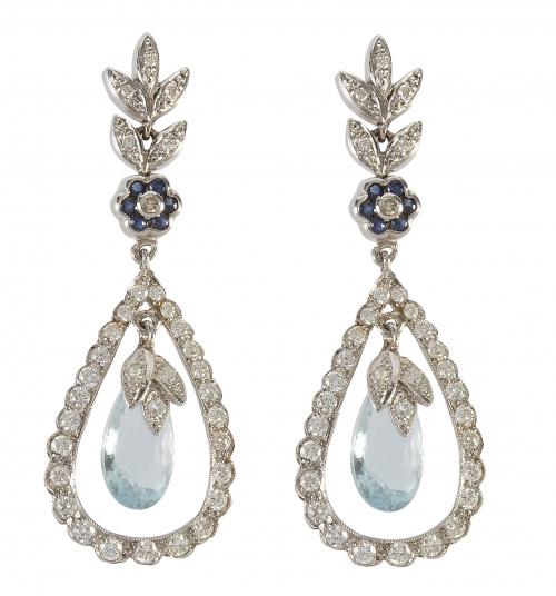 Pendientes largos de estilo Belle-Epoque con perillas de ag