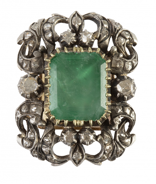 Gran sortija Isabelina S.XIX con esmeralda central, sobre m