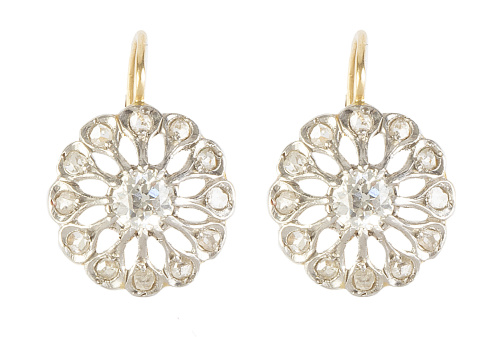 Pendientes de pp. S. XX con flor colgante cuyo centro es un