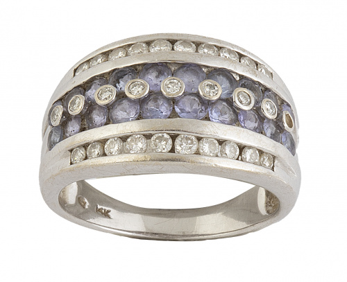 Sortija ancha con bandas de brillantes en chatones y en car