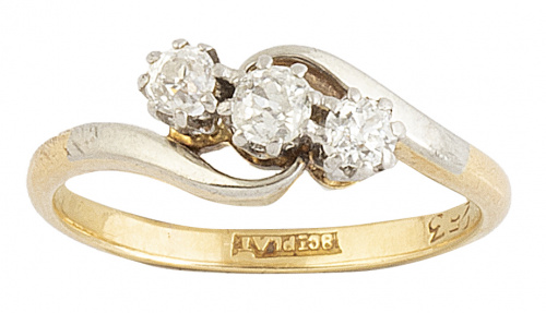 Sortija tresillo de brillantes de pp. S. XX, engastados en 