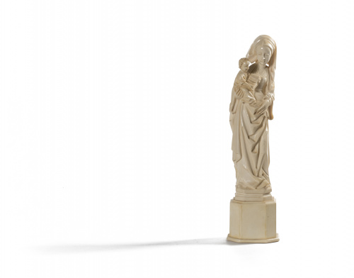 Virgen con el Niño de marfil.Francia S. XX