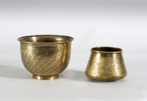 Cuenco de cobre con decoración grabada geométrica.Dinastía