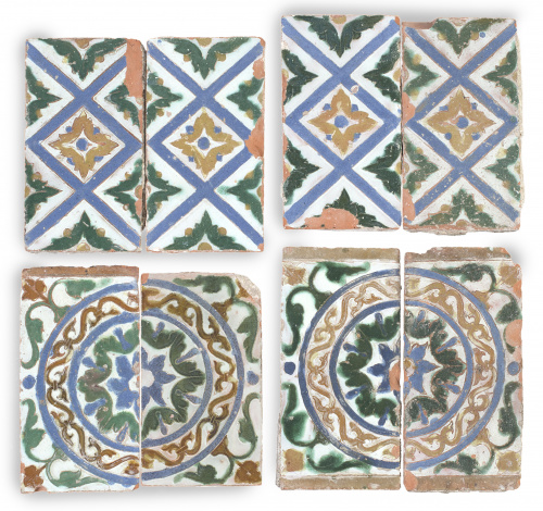 Juego de ocho azulejos de cerámica de arista con motivos ge