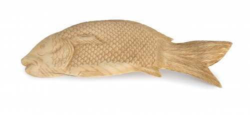 Carpa, escultura en marfi tallado. China, Dinastía Qing, f