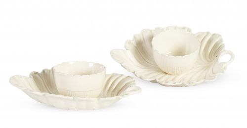 Pareja de mancerinas de tierra de pipa.Francia, ff. del S