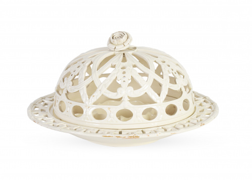 Especiero con tapa calada en tierra de pipa.Francia, S. X