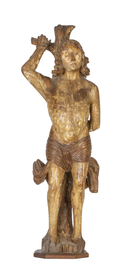 San Sebastián.Escultura de madera tallada con restos de p