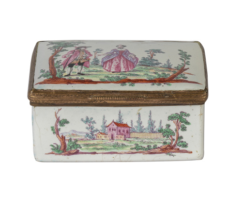 Tabaquera esmaltada con escena galante en la tapa en el int