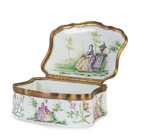 Tabaquera de esmalte con escena galante en la tapa y en el 