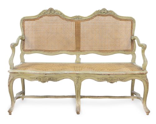 Canapé de madera tallada y lacada de verde con asiento y re