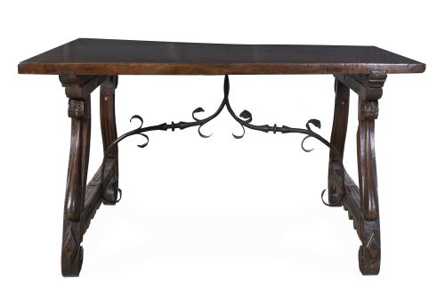 Bufete de madera de nogal y fiadores de hierro decorados co