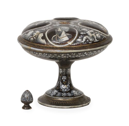 "Tazza" con tapa en esmalte, decorado en en grisalla, sigui