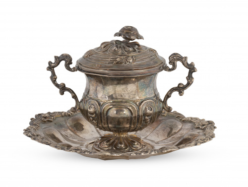 Azucarero de plata sobre plato. Con marcas.José Casas, Ba