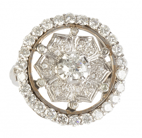 Sortija de brillantes con gran centro circular con flor rod