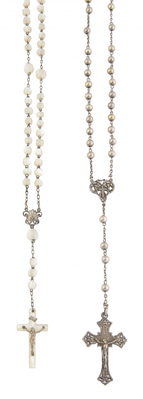 Lote de dos rosarios uno de cuentas de madre perla en filig