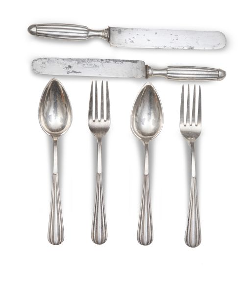 Cubertería gallonada de plata. Con marcas.Martínez, Madri